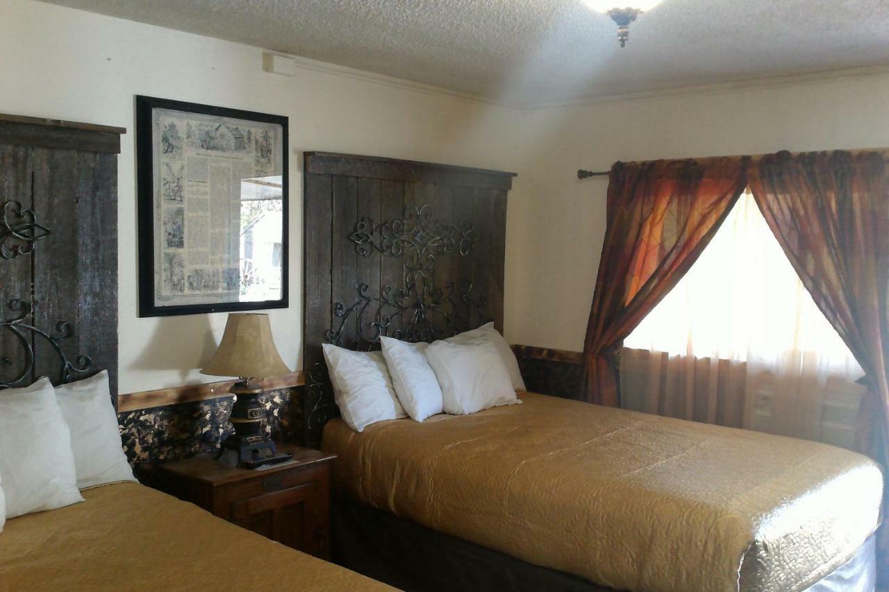 Black Bear Motel Davenport Luaran gambar